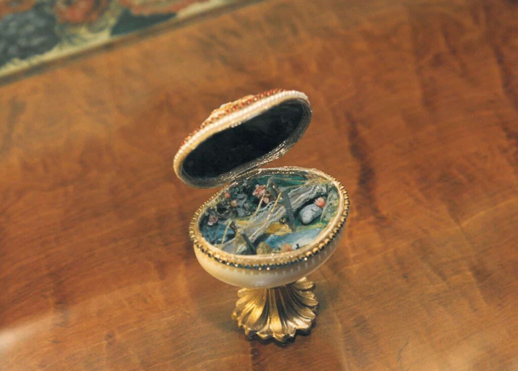 1997 Commemorative Egg - open