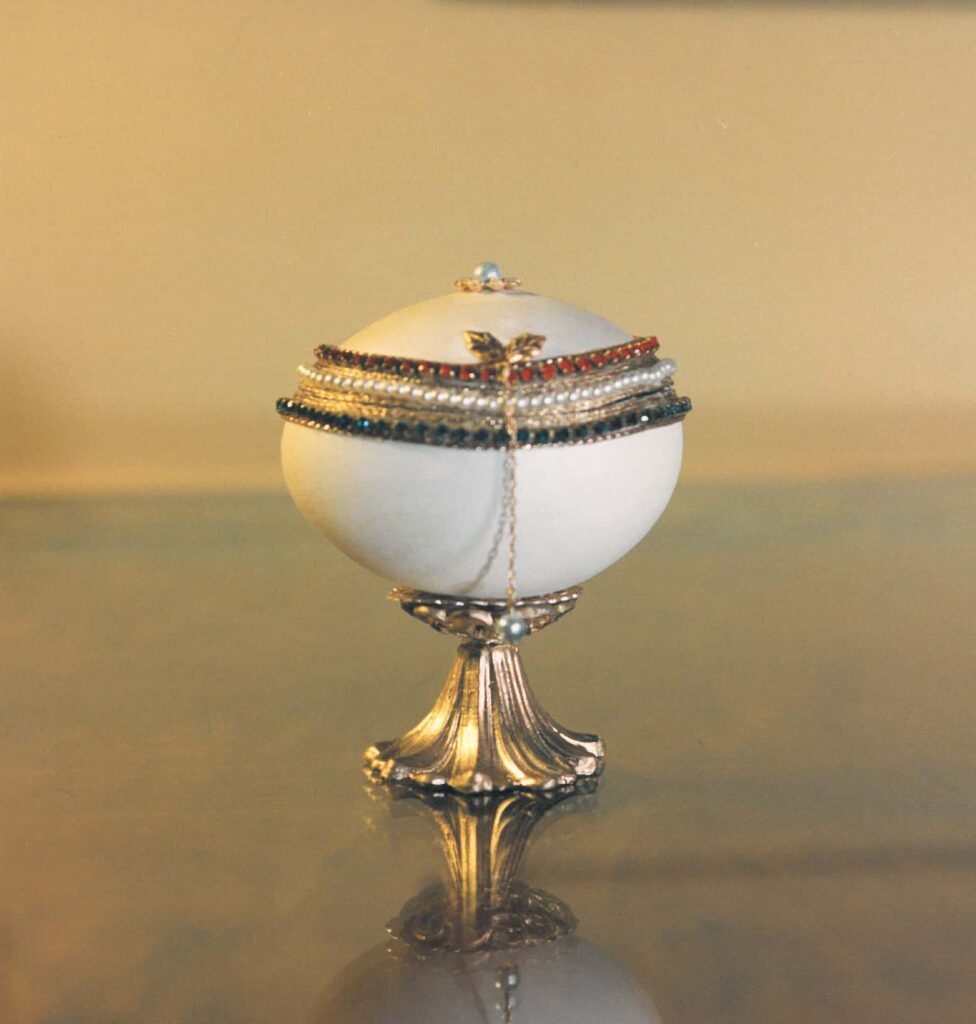 1997 Commemorative Egg - closed