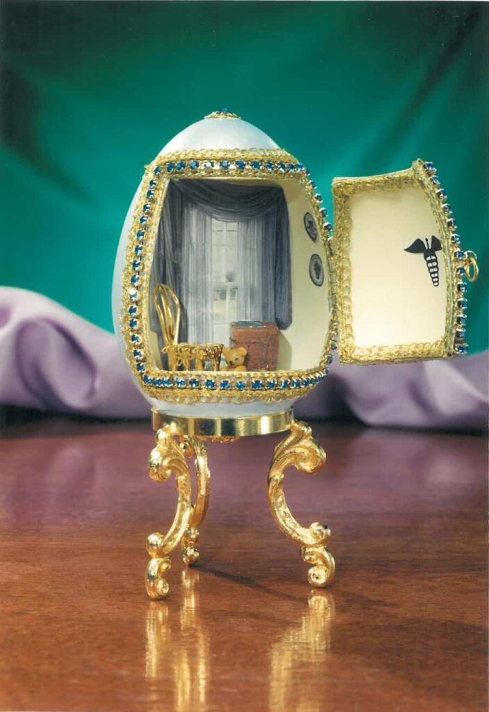 2000 Commemorative Egg - open
