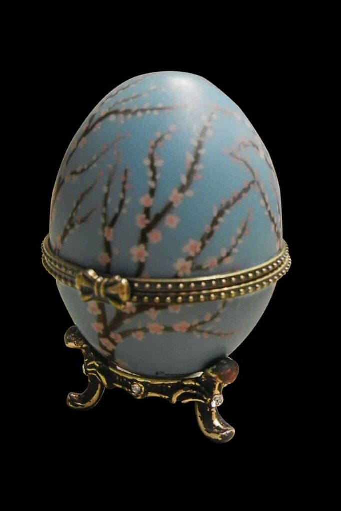 2012 Commemorative Egg - closed