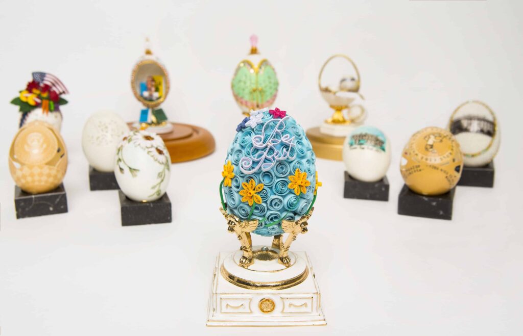 2019 Commemorative egg - group setting